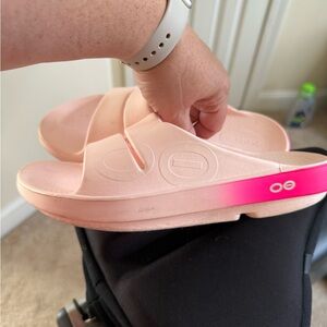 OOFOS Women's Pink Sandals